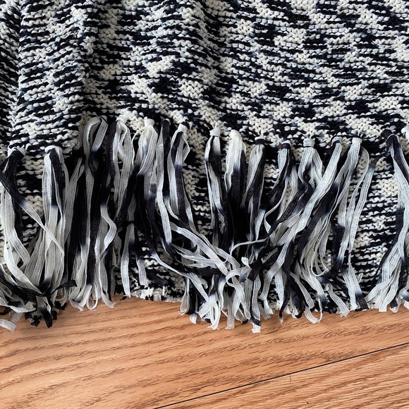 CHICO'S BLACK & WHITE STRIPEY FRINGE SANYA CARDIGAN SWEATER $109 SIZE 1 BOHO - Picture 9 of 12